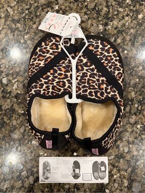 Women’s KoziKicks Catwalk by FitKicks Slippers Leopard S (5.5-6.5) NWT